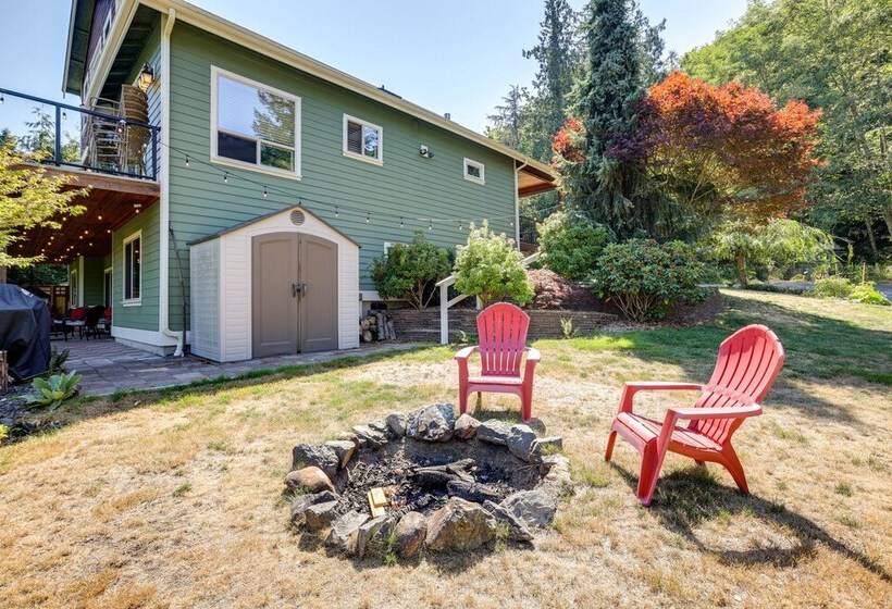 Modern Bellingham Retreat Near Galbraith Mountain!