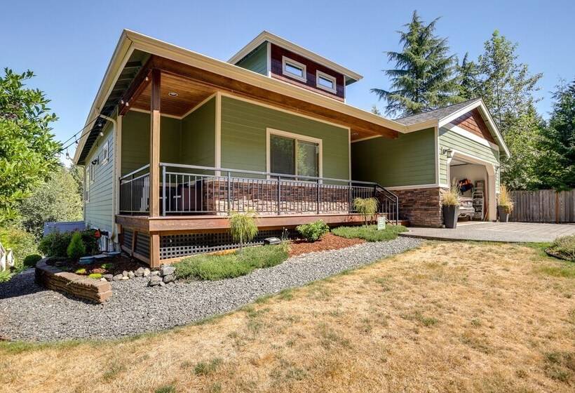 Modern Bellingham Retreat Near Galbraith Mountain!