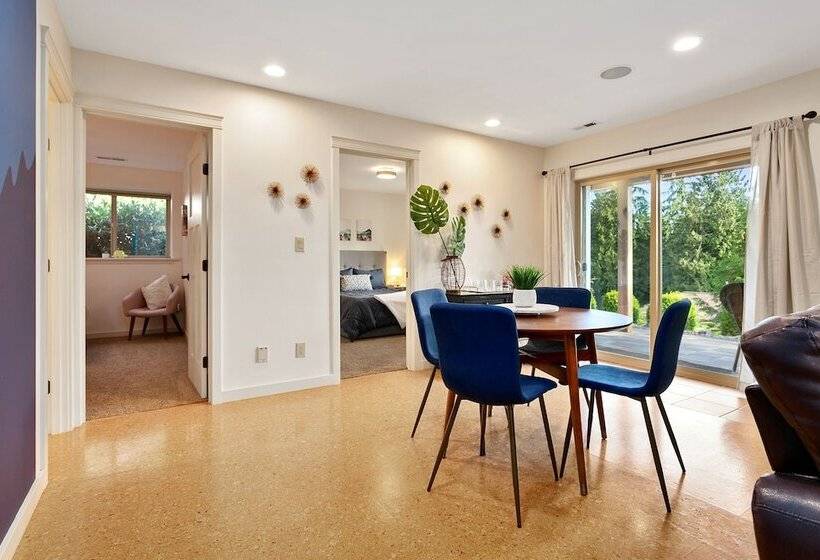 Modern Bellingham Retreat Near Galbraith Mountain!