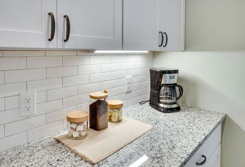 Modern Kentucky Lake Home: Pool & Boat Ramp Access