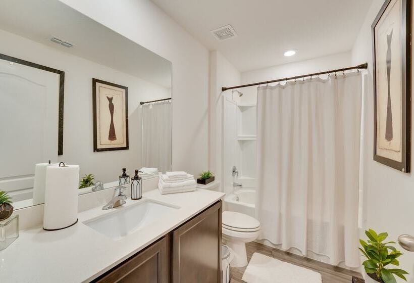 Modern Poinciana Retreat: 27 Mi To Disney World!