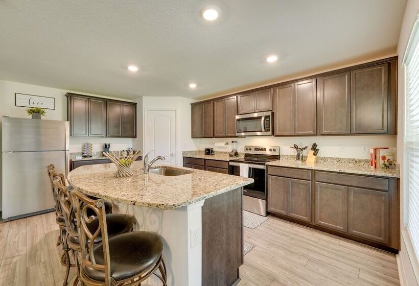 Modern Poinciana Retreat: 27 Mi To Disney World!