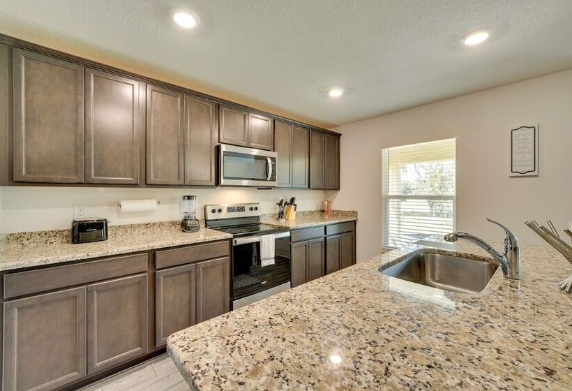 Modern Poinciana Retreat: 27 Mi To Disney World!