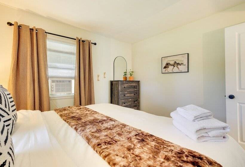 Modern Rapid City Home ~ 3 Mi To Dinosaur Park!