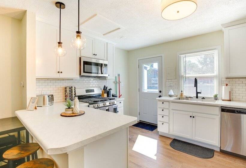 Modern Rapid City Home ~ 3 Mi To Dinosaur Park!