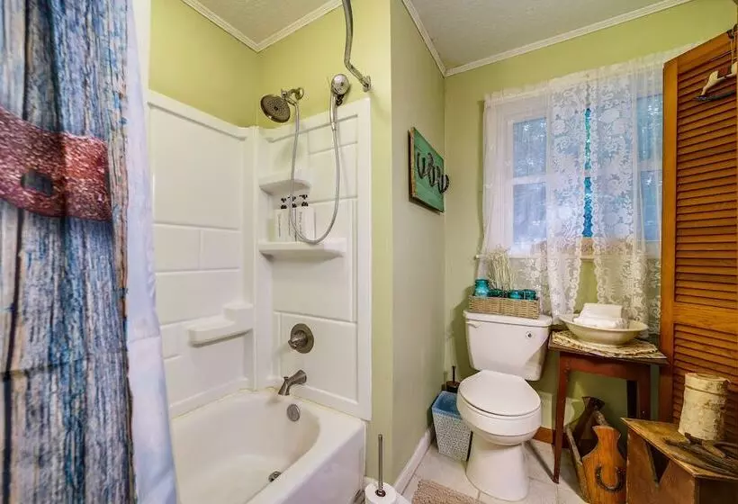 Fire Pit & Mtn Views: North Carolina Abode!