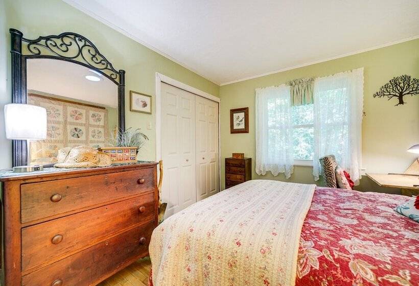 Fire Pit & Mtn Views: North Carolina Abode!