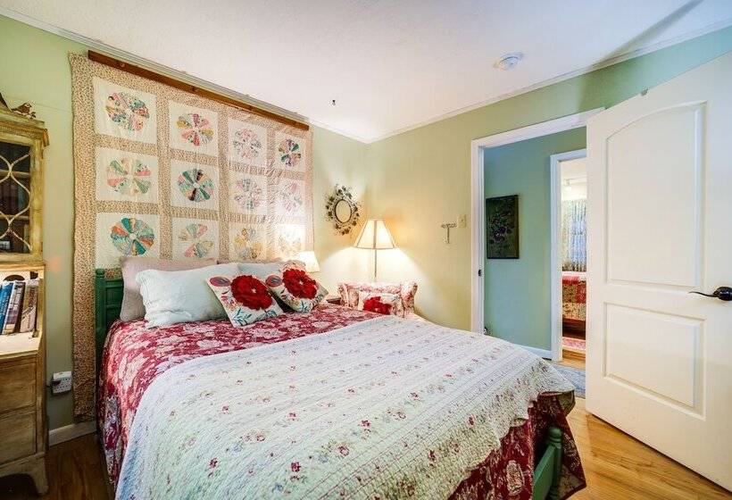 Fire Pit & Mtn Views: North Carolina Abode!