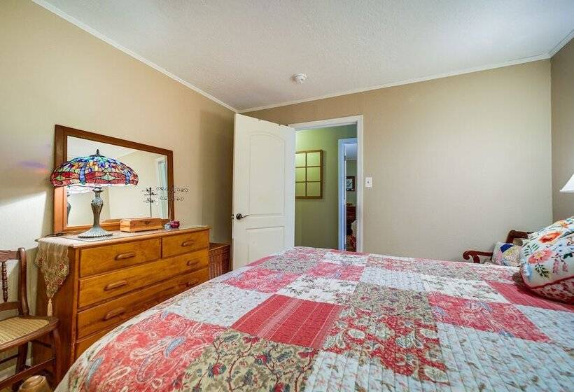 Fire Pit & Mtn Views: North Carolina Abode!