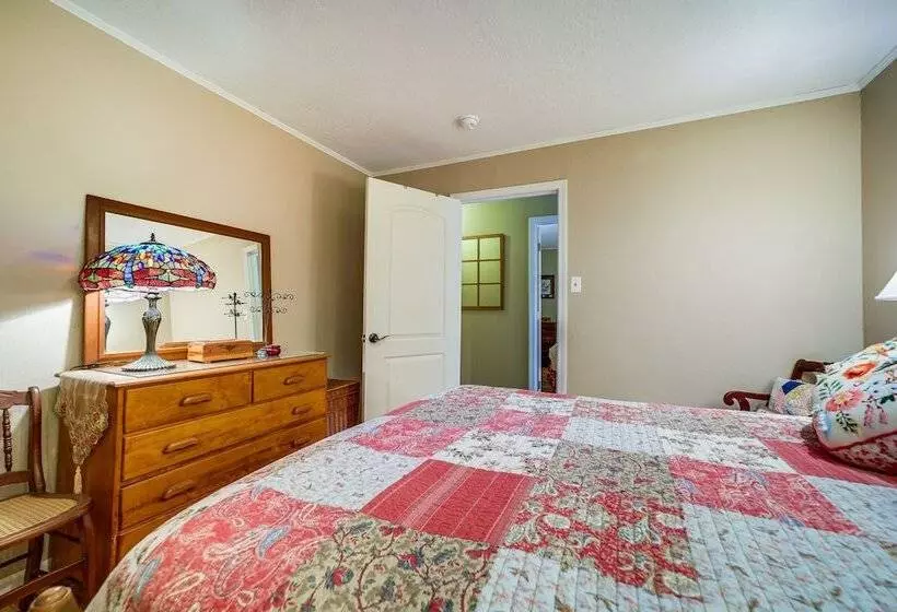 Fire Pit & Mtn Views: North Carolina Abode!