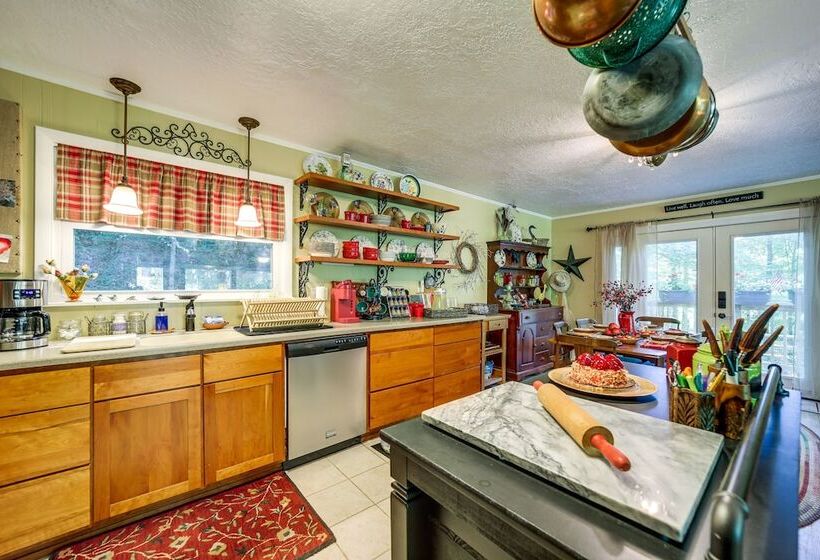 Fire Pit & Mtn Views: North Carolina Abode!