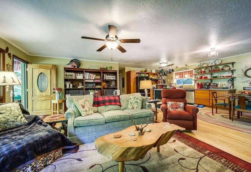 Fire Pit & Mtn Views: North Carolina Abode!