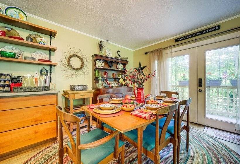 Fire Pit & Mtn Views: North Carolina Abode!