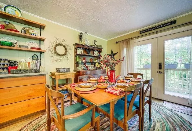 Fire Pit & Mtn Views: North Carolina Abode!