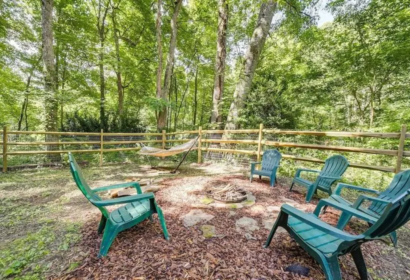 Fire Pit & Mtn Views: North Carolina Abode!