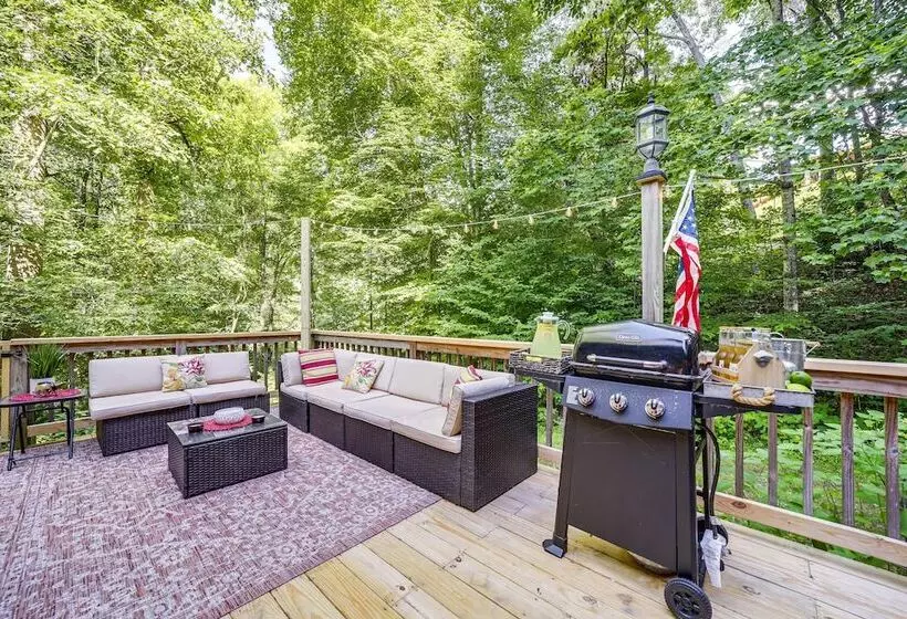 Fire Pit & Mtn Views: North Carolina Abode!