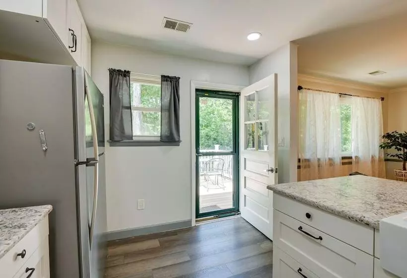 Pasadena Hideaway W/ Game Room & Fire Pit!