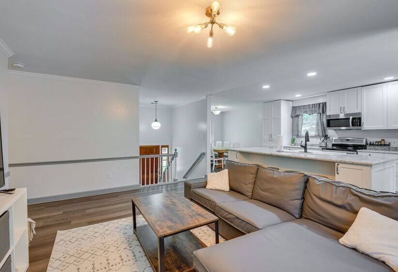 Pasadena Hideaway W/ Game Room & Fire Pit!