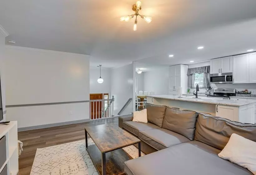 Pasadena Hideaway W/ Game Room & Fire Pit!