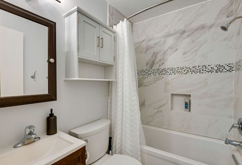 Pasadena Hideaway W/ Game Room & Fire Pit!