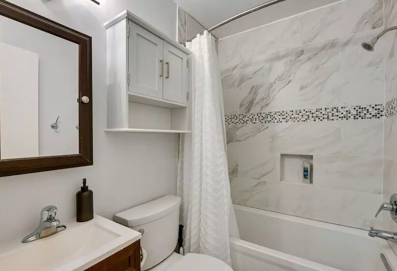 Pasadena Hideaway W/ Game Room & Fire Pit!