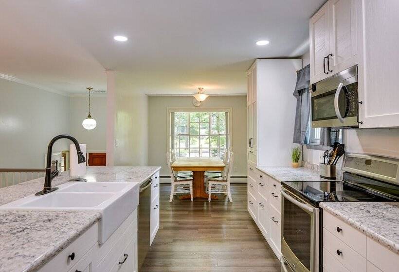 Pasadena Hideaway W/ Game Room & Fire Pit!