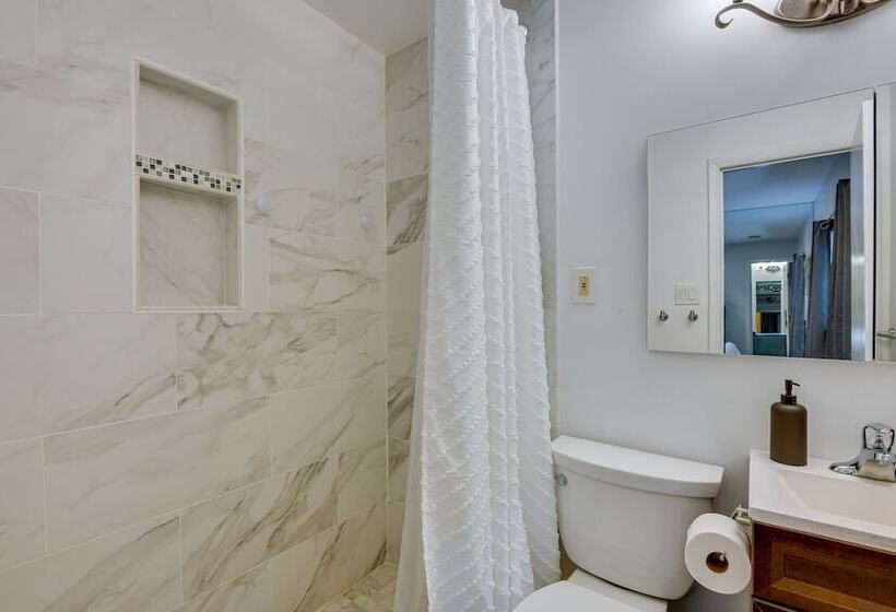 Pasadena Hideaway W/ Game Room & Fire Pit!