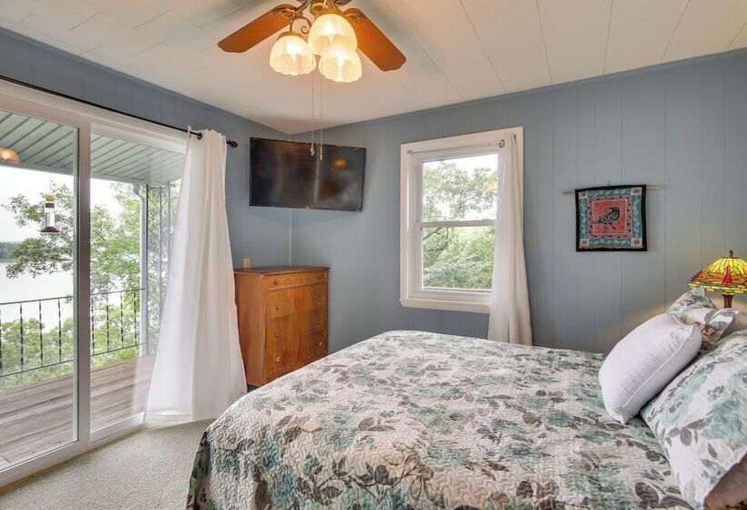 Lakefront Canadian Gem: Hot Tub, Decks & Grills