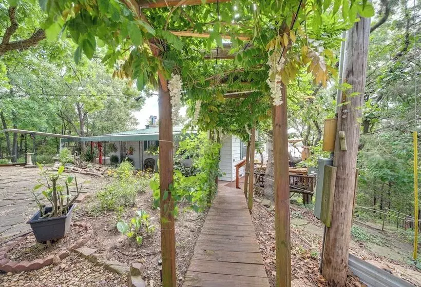 Lakefront Canadian Gem: Hot Tub, Decks & Grills