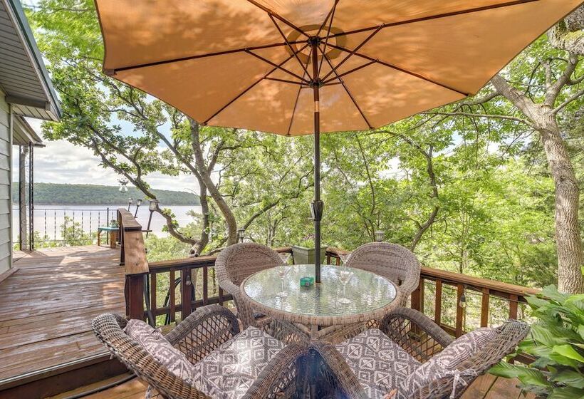 Lakefront Canadian Gem: Hot Tub, Decks & Grills