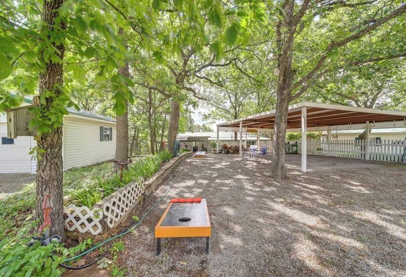 Lakefront Canadian Gem: Hot Tub, Decks & Grills