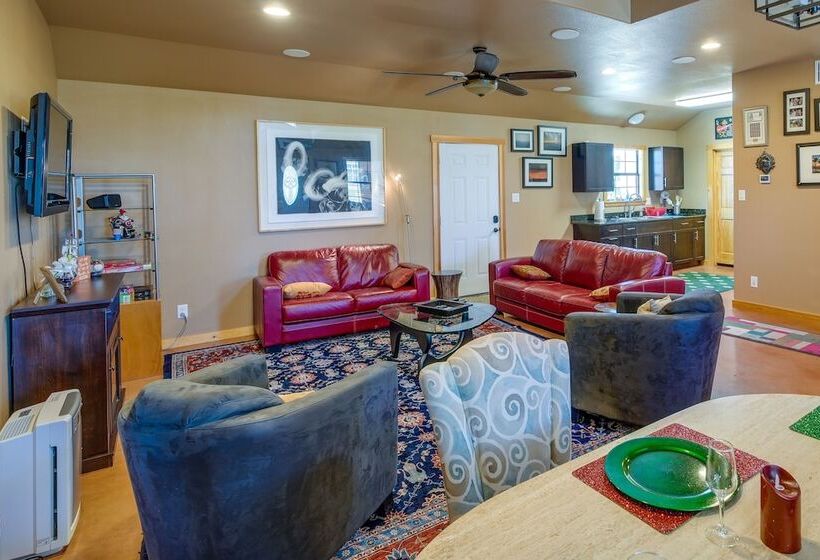 Peaceful & Secluded Bandera Home W/ Deck & Grill!