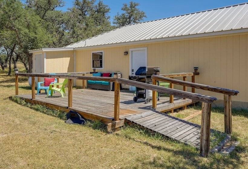 Peaceful & Secluded Bandera Home W/ Deck & Grill!