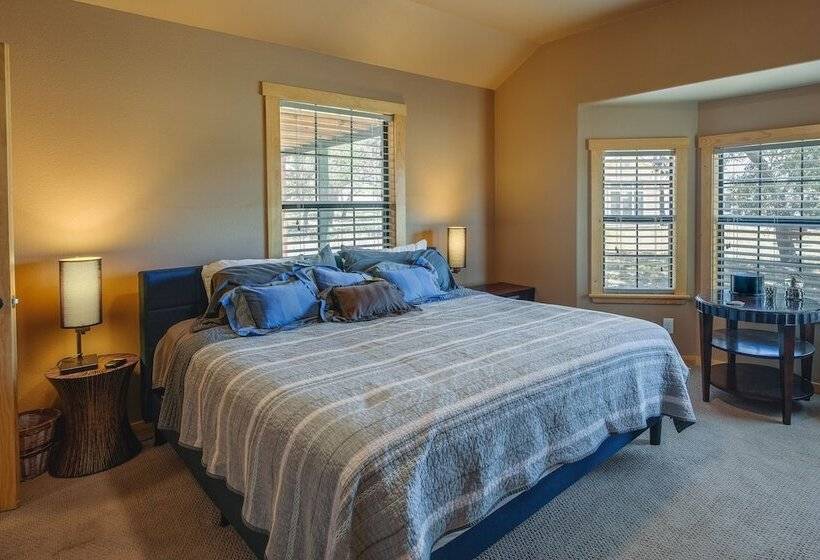 Peaceful & Secluded Bandera Home W/ Deck & Grill!