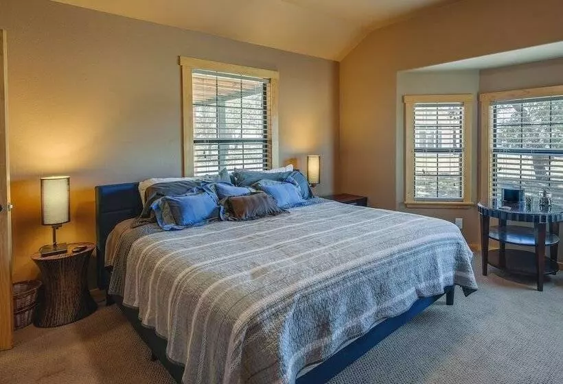 Peaceful & Secluded Bandera Home W/ Deck & Grill!