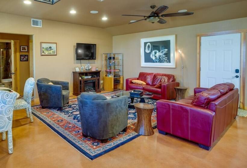 Peaceful & Secluded Bandera Home W/ Deck & Grill!