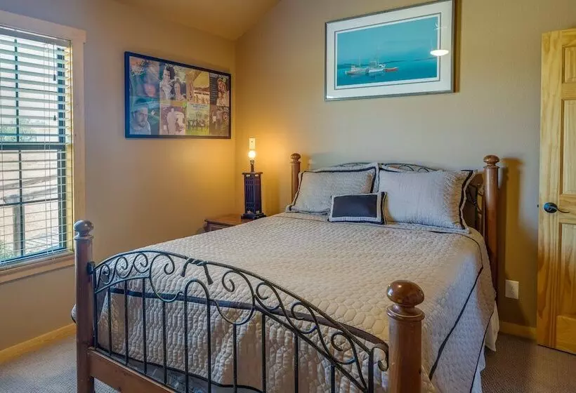 Peaceful & Secluded Bandera Home W/ Deck & Grill!