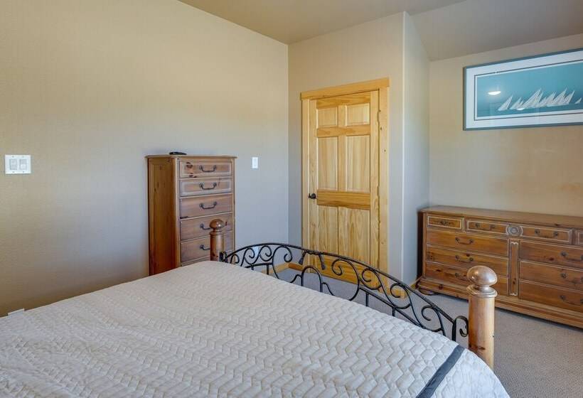 Peaceful & Secluded Bandera Home W/ Deck & Grill!