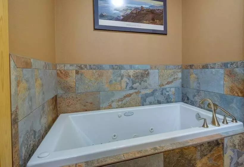 Peaceful & Secluded Bandera Home W/ Deck & Grill!