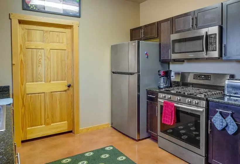 Peaceful & Secluded Bandera Home W/ Deck & Grill!