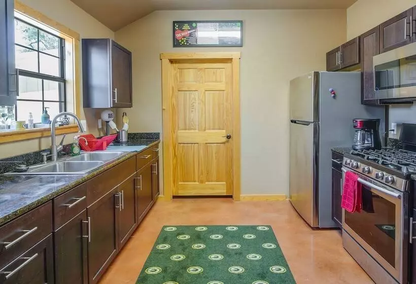 Peaceful & Secluded Bandera Home W/ Deck & Grill!