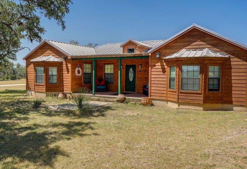 Peaceful & Secluded Bandera Home W/ Deck & Grill!