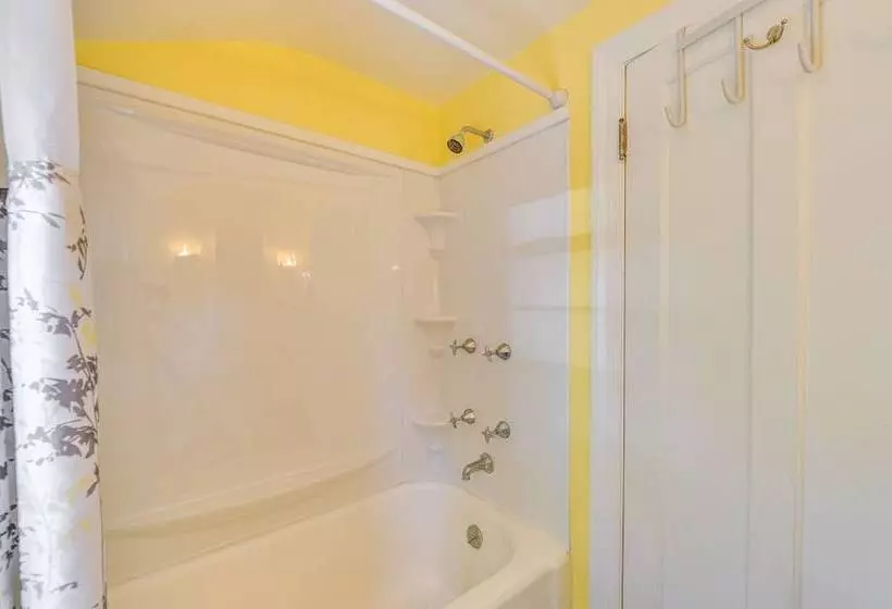 Pet Friendly Gloversville Cottage Near Golf Course