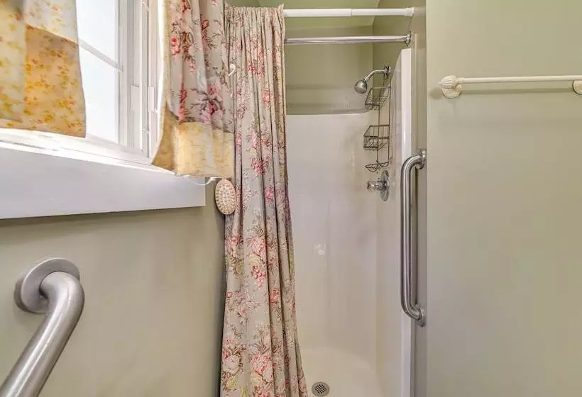 Pet Friendly Gloversville Cottage Near Golf Course