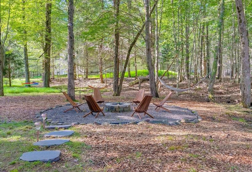 Pocono Lake Retreat W/ Fire Pit: Near Beach!