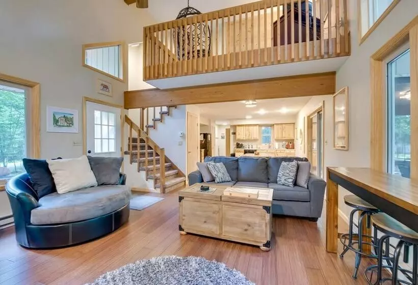 Pocono Lake Retreat W/ Fire Pit: Near Beach!