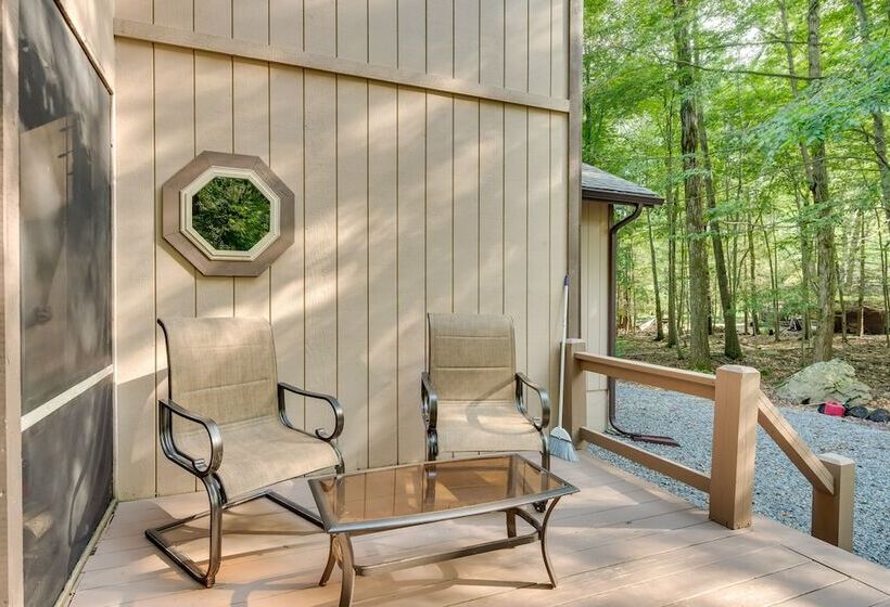 Pocono Lake Retreat W/ Fire Pit: Near Beach!