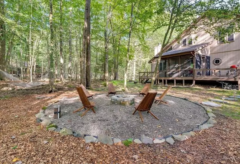 Pocono Lake Retreat W/ Fire Pit: Near Beach!