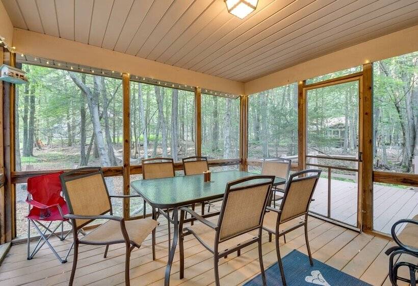 Pocono Lake Retreat W/ Fire Pit: Near Beach!