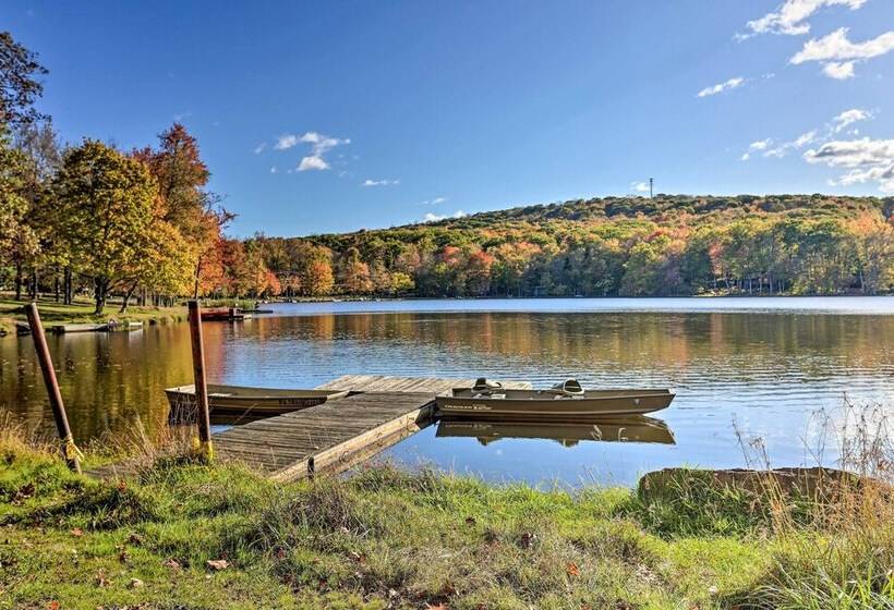 Pocono Lake Retreat W/ Fire Pit: Near Beach!